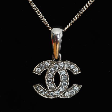 chanel long pendant necklace.